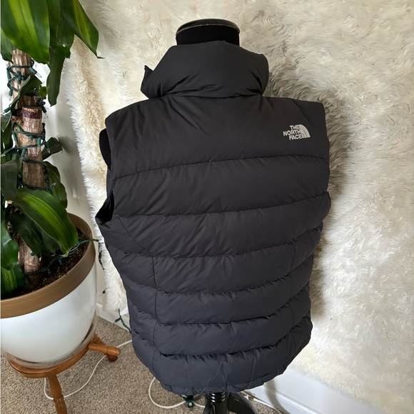 Northface puffer vest - Picture 7 of 11